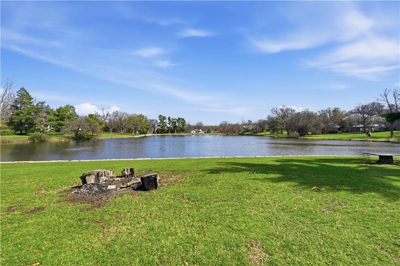 8801 Mission Rd, Leawood, KS 66206