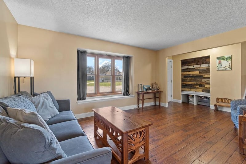 1212 Breckenridge Ct, Blue Springs, MO 64015