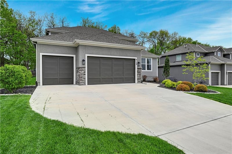 9149 Green Rd, Lenexa, KS 66227