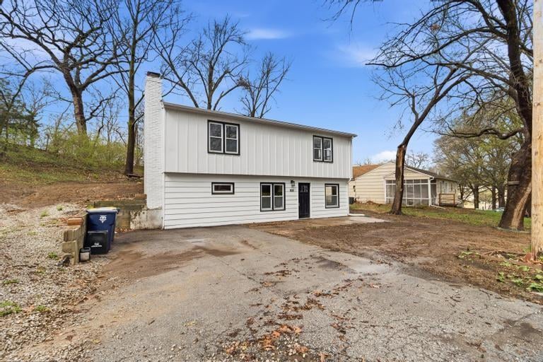623 NE Woodlawn St, Kansas City, MO 64116