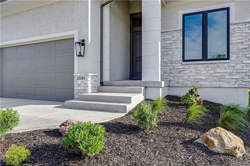 22085 W 93rd Ter, Lenexa, KS 66220