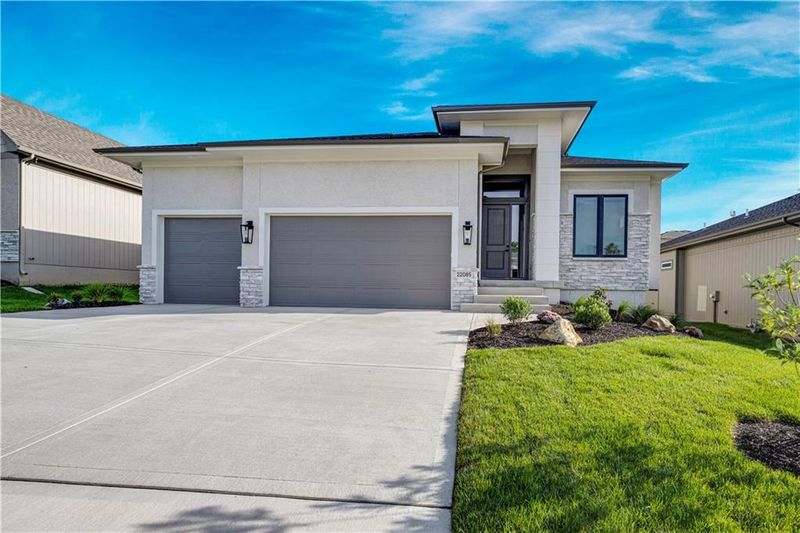 22085 W 93rd Ter, Lenexa, KS 66220