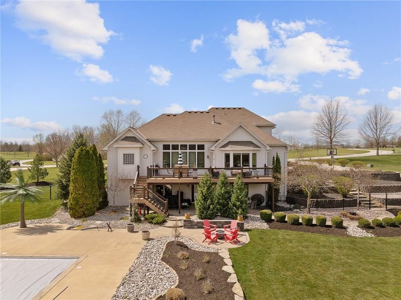 25002 Woodland Cir, Lee's Summit, MO 64086