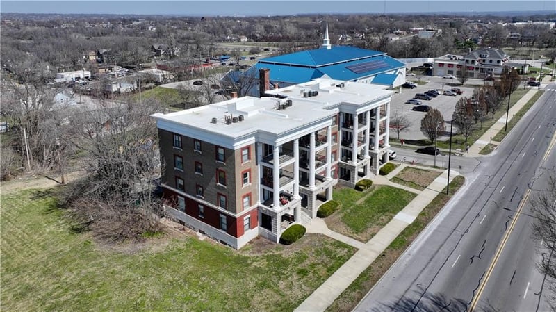 1614 E Linwood Blvd, Kansas City, MO 64109