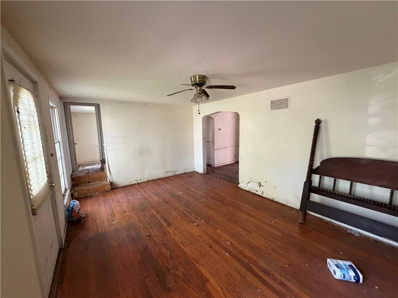 7708 Grand Ave, Kansas City, MO 64114
