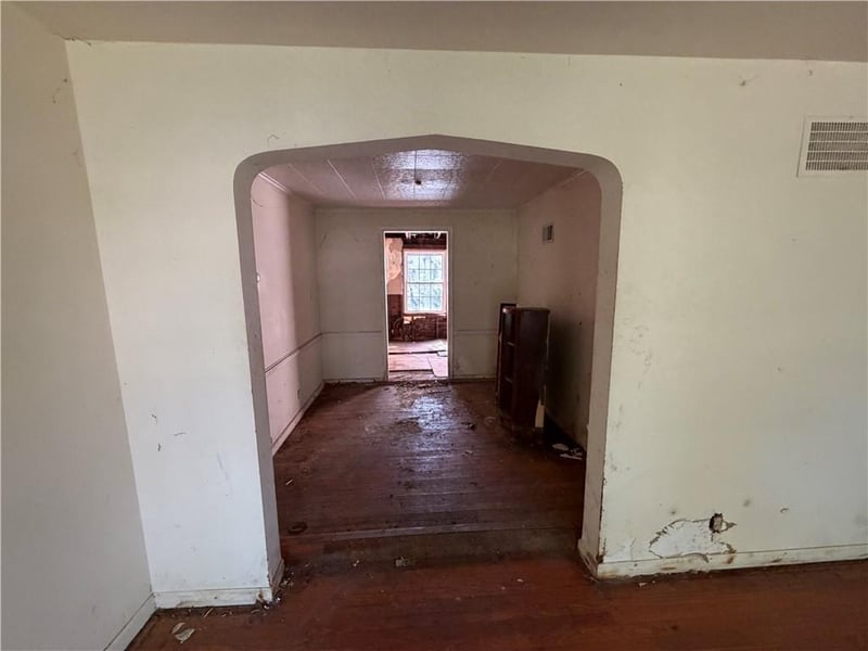 7708 Grand Ave, Kansas City, MO 64114