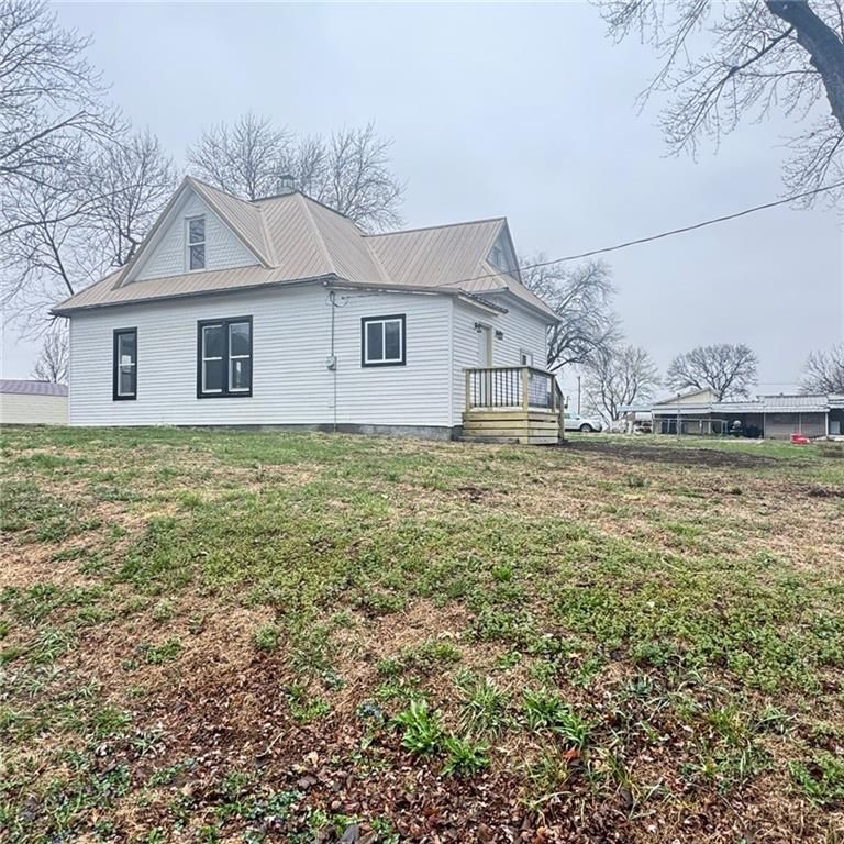 302 N Iowa St, Highland, KS 66035