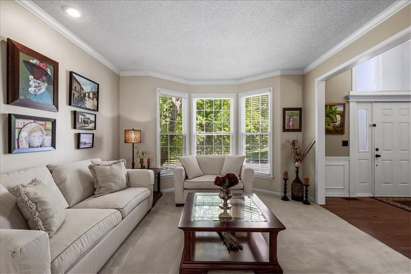 9009 W 148th Ter, Overland Park, KS 66221