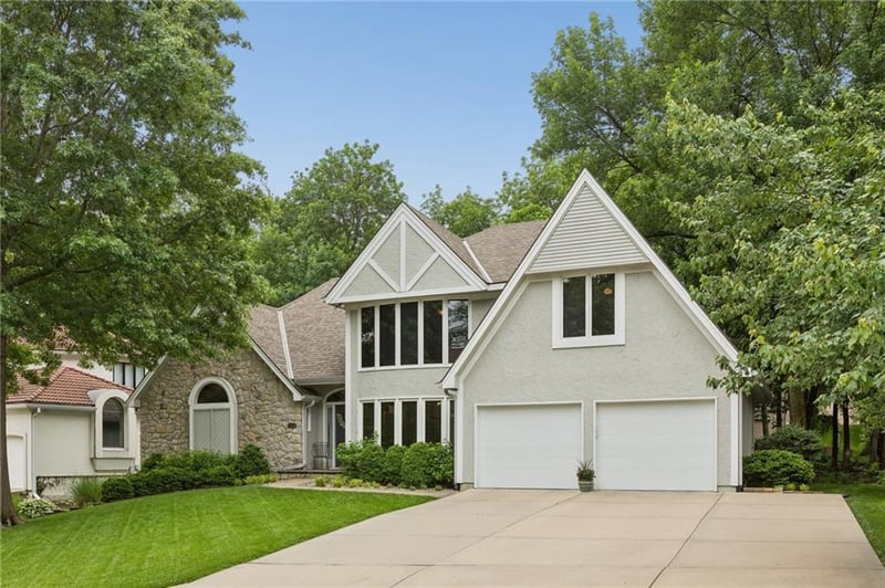 142 The Woodlands Dr, Gladstone, MO 64119