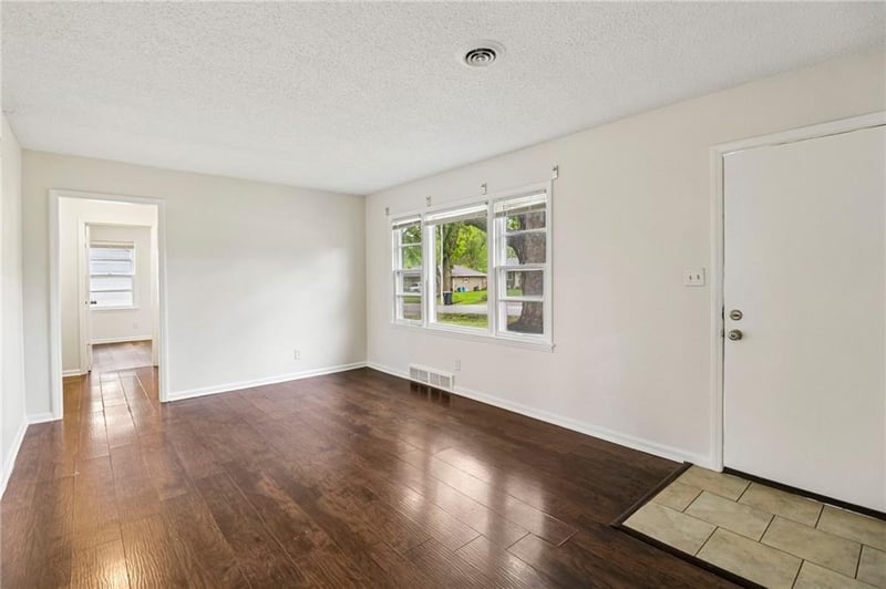 11709 Lawndale Ave, Kansas City, MO 64137