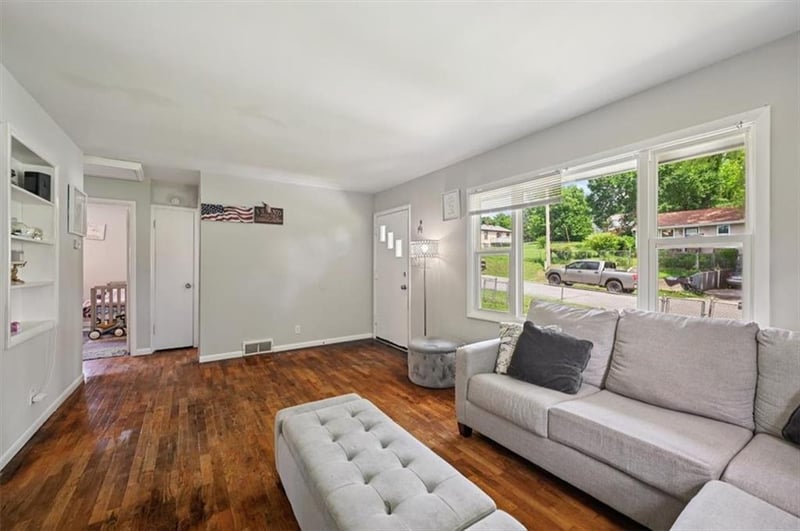 919 Walnut St, Leavenworth, KS 66048