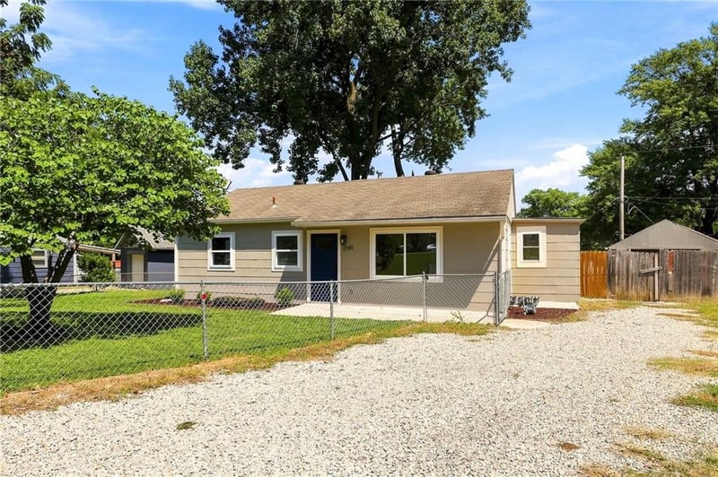 2141 Normandy Ln, Kansas City, KS 66106