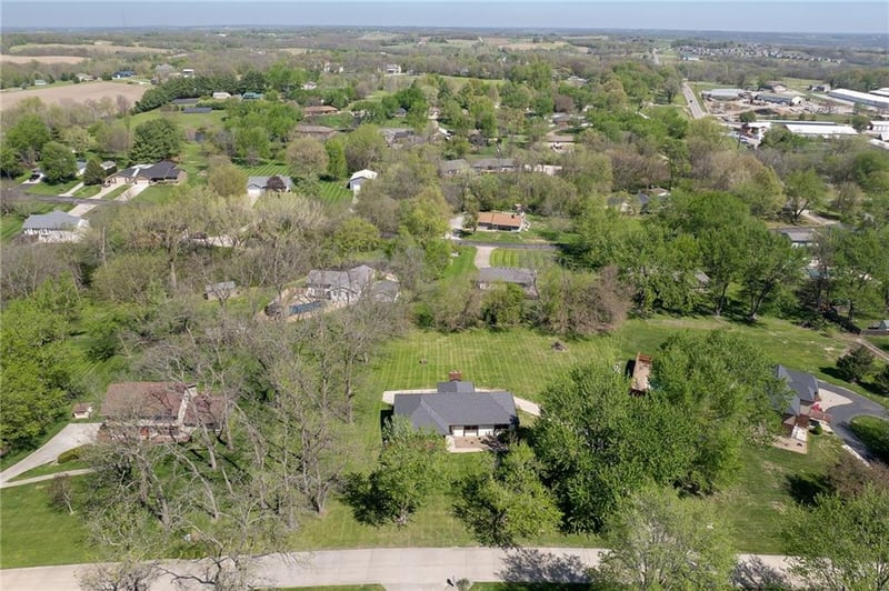 13491 Heritage Dr, St Joseph, MO 64505