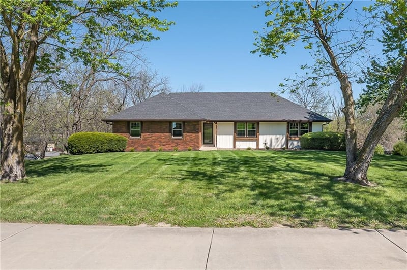 13491 Heritage Dr, St Joseph, MO 64505