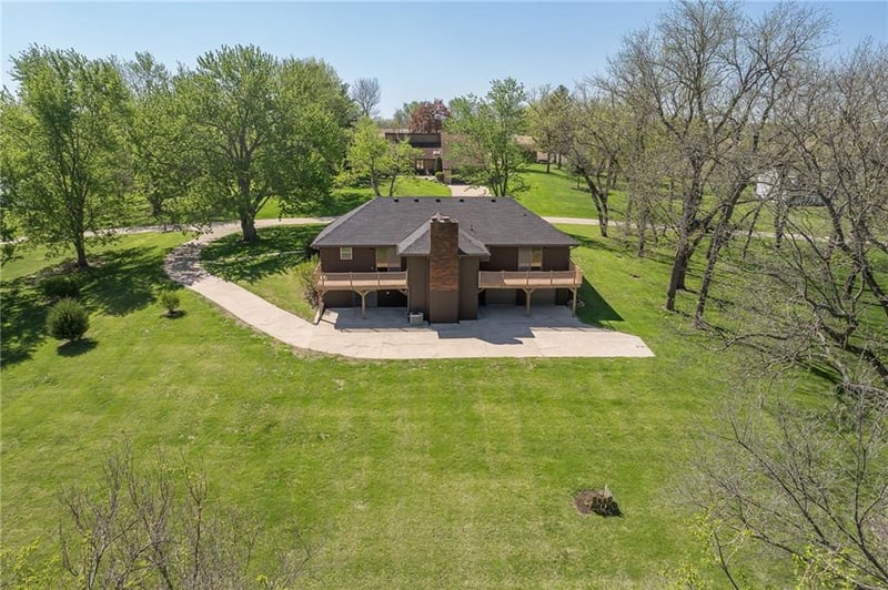 13491 Heritage Dr, St Joseph, MO 64505