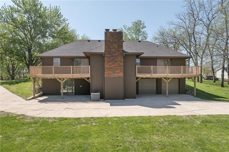 13491 Heritage Dr, St Joseph, MO 64505