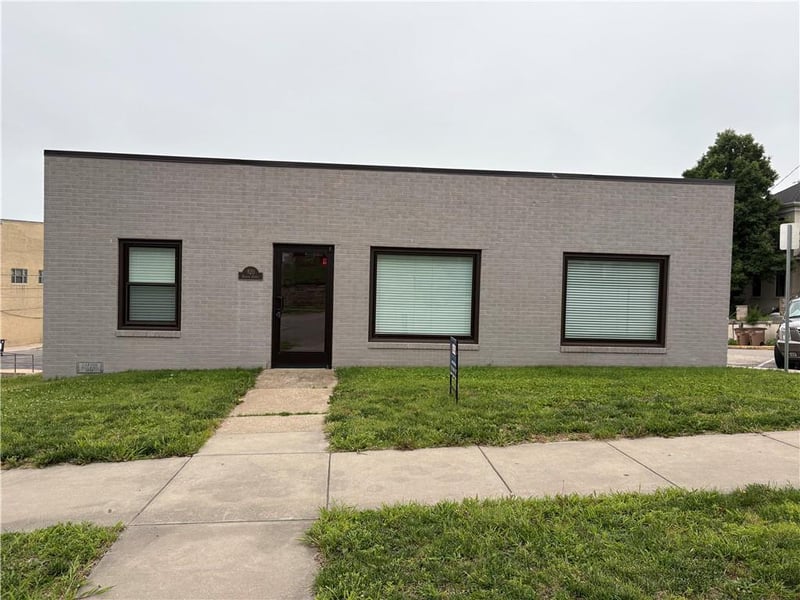 820 Kansas Ave, Atchison, KS 66002