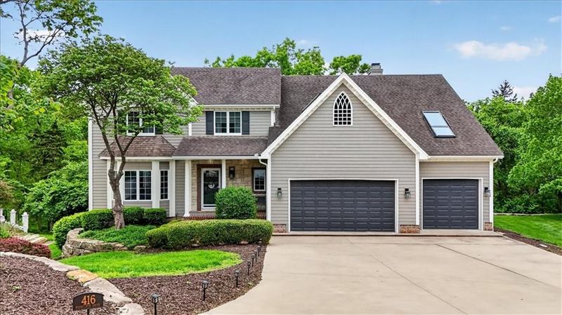 416 NW Highcliffe Cir, Lee's Summit, MO 64081