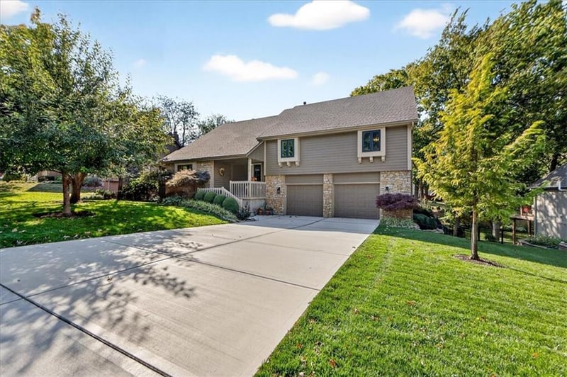 8326 Richards Rd, Lenexa, KS 66215