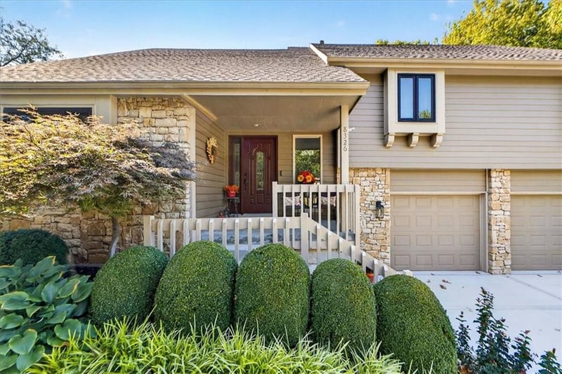 8326 Richards Rd, Lenexa, KS 66215