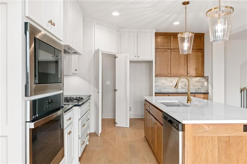 16701 Parkhill St, Overland Park, KS 66221