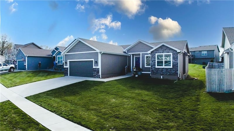 5316 Crystal Dr, St Joseph, MO 64503