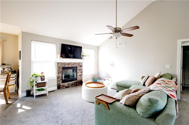 5316 Crystal Dr, St Joseph, MO 64503