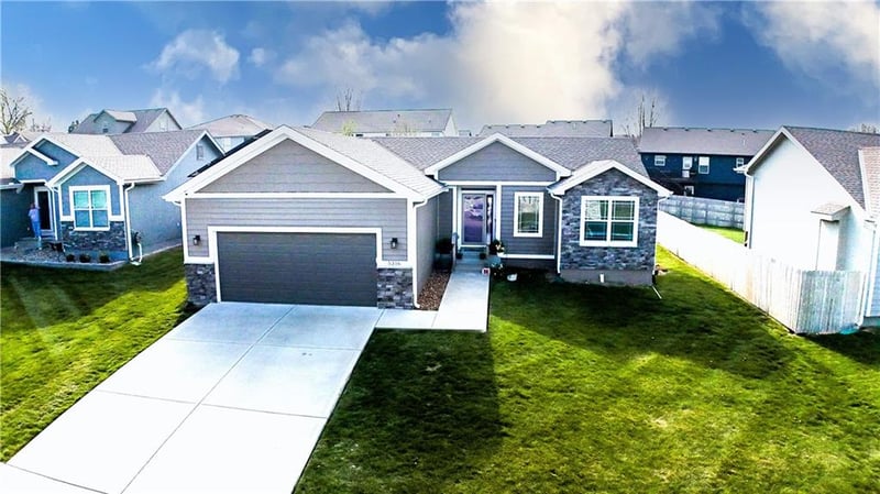 5316 Crystal Dr, St Joseph, MO 64503