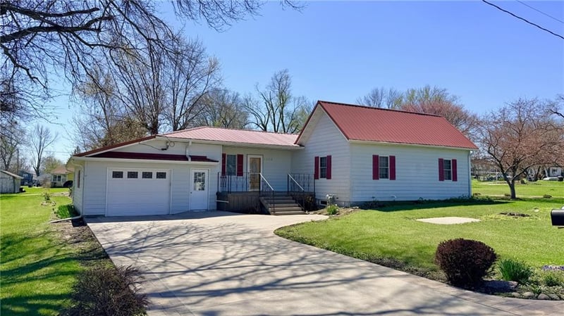 1404 E 13th St, Trenton, MO 64683