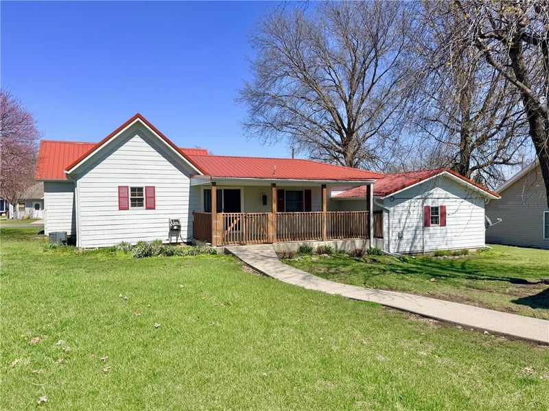 1404 E 13th St, Trenton, MO 64683