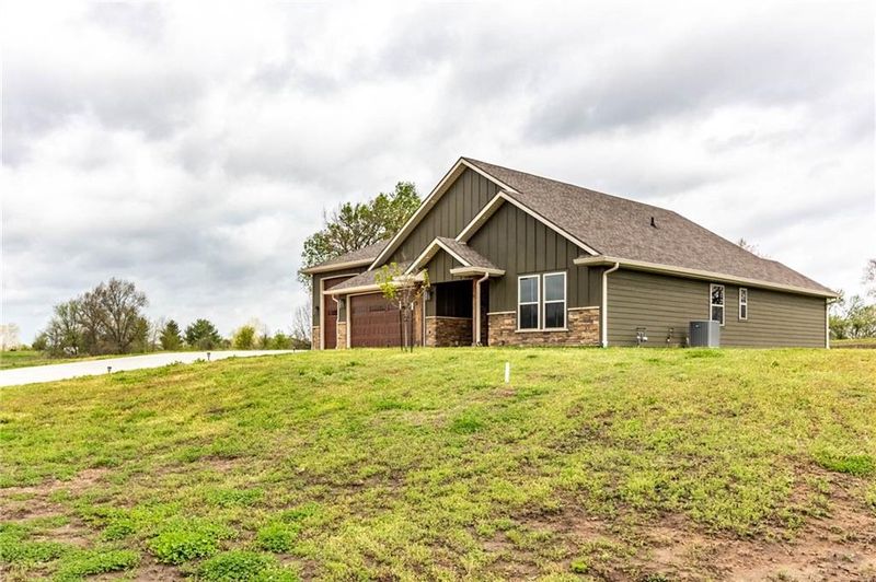 43 SW 150 Rd, Warrensburg, MO 64093