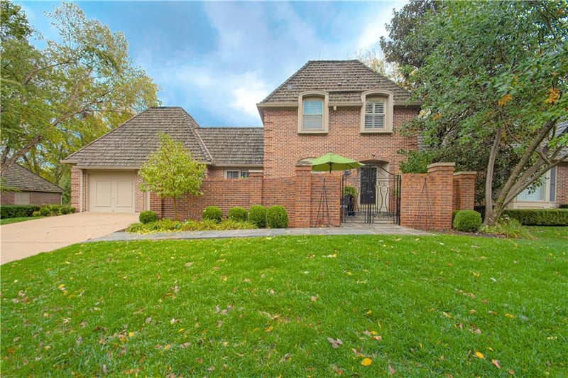 7 Lemans Ct, Prairie Village, KS 66208