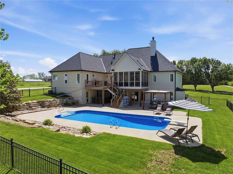 31600 W 115th St, Olathe, KS 66061
