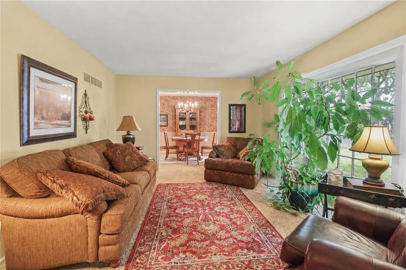 3908 Woodbury St, Independence, MO 64055