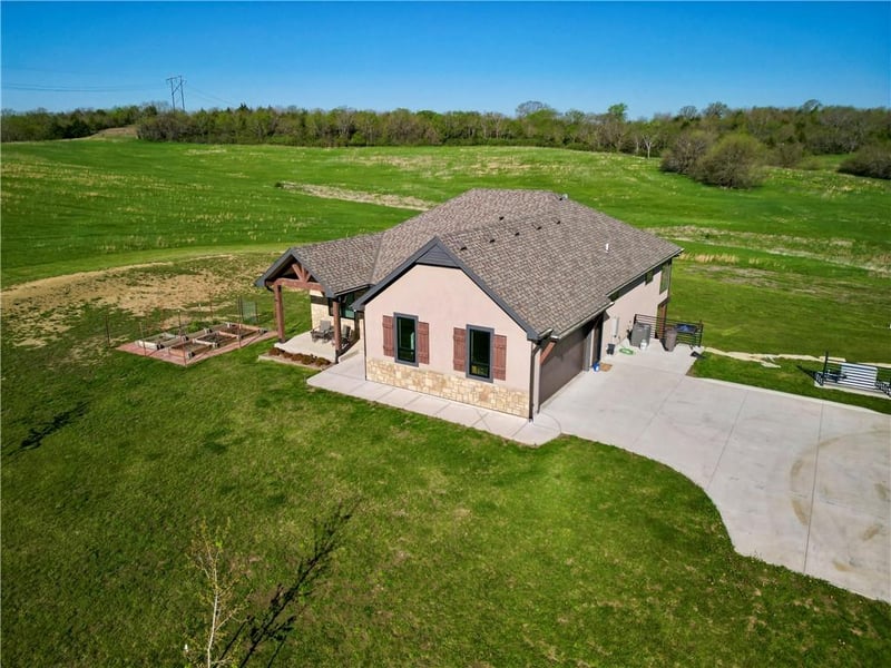 22777 219th St, Leavenworth, KS 66048