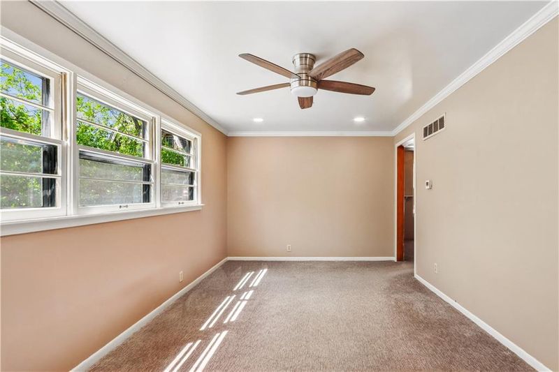7344 Oak St, Kansas City, MO 64114