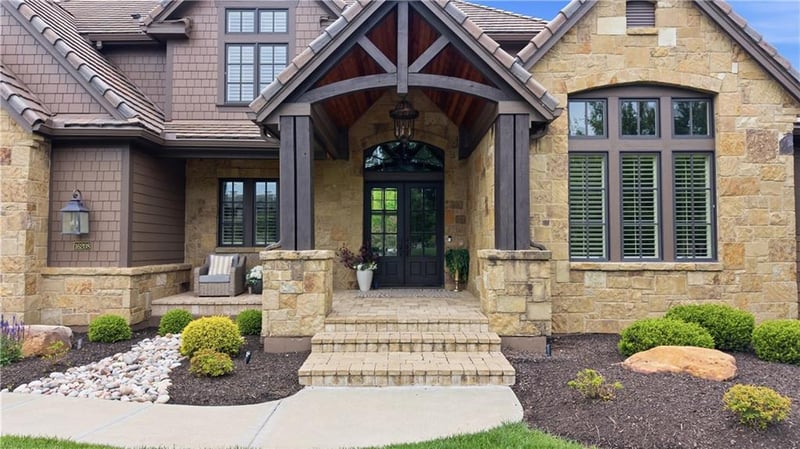 16208 Lucille St, Overland Park, KS 66221