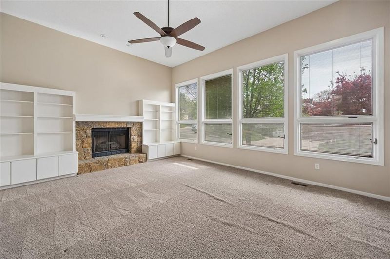 9524 W 117th St, Overland Park, KS 66210