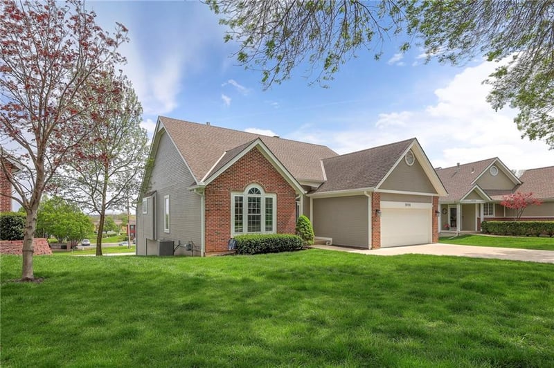 13733 Pembroke Cir, Leawood, KS 66224