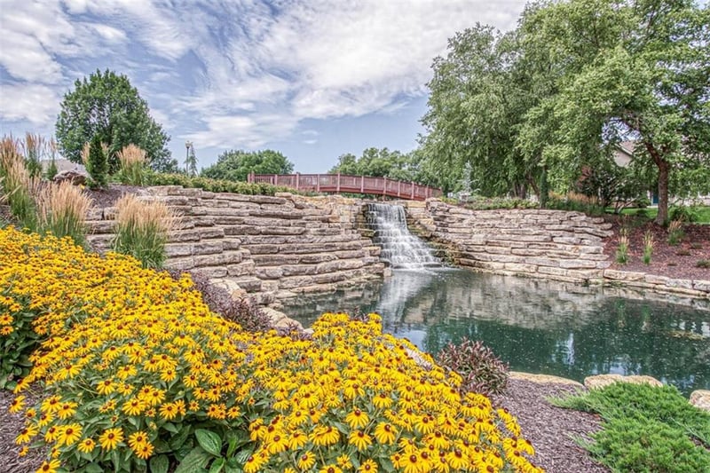 13733 Pembroke Cir, Leawood, KS 66224