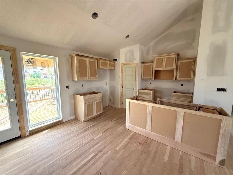 10139 N Poplar Ave, Kansas City, MO 64156