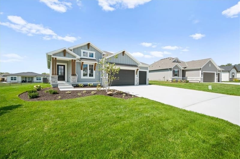 2622 SW Barley Field Dr, Lee's Summit, MO 64082