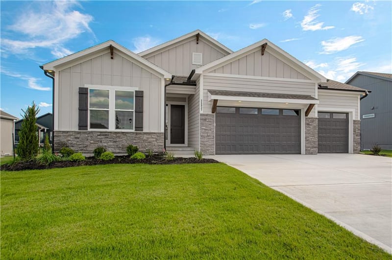 24937 W 145th St, Olathe, KS 66061