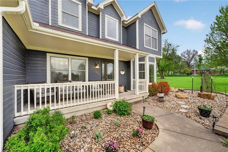 905 Florence Ave, Raymore, MO 64083