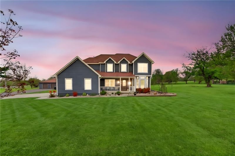 905 Florence Ave, Raymore, MO 64083