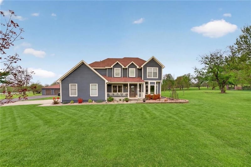 905 Florence Ave, Raymore, MO 64083