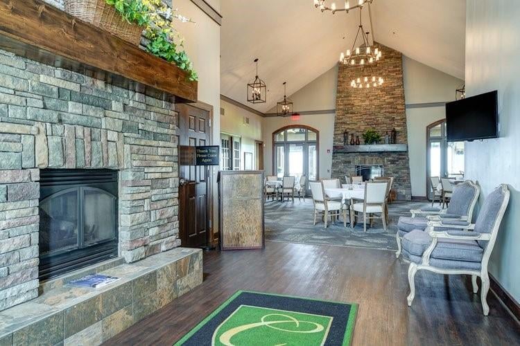 814 Glenn Cir, Raymore, MO 64083