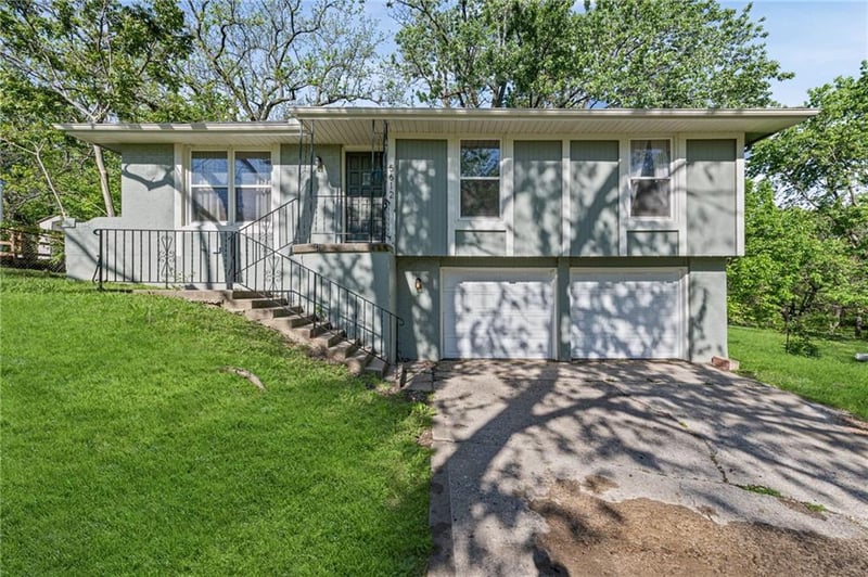 5612 Cambridge Ave, Kansas City, MO 64129