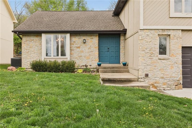 3509 Apple Tree Ln, Kansas City, MO 64119