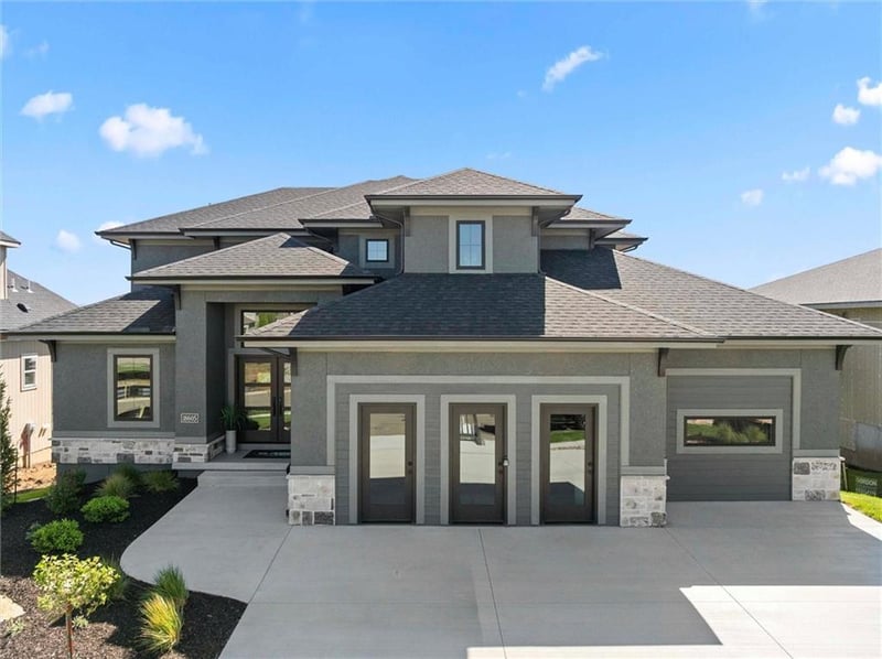 18605 Mohawk Ln, Overland Park, KS 66085